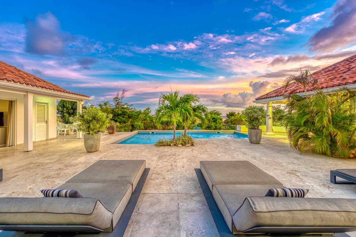 St Martin luxury Villa - Evening